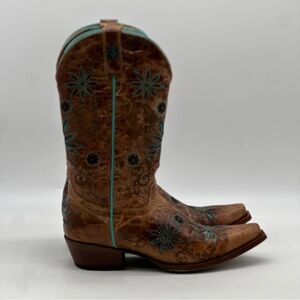 Shyanne Floral Embroidered Leather Boots. Size 8.5